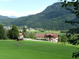 Ferienhaus Enzi, готель у місті Вайсбріах