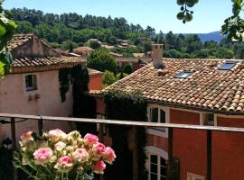 La Dame Au Balcon, hotel ramah hewan peliharaan di Roussillon