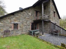 Peaceful Holiday Home in Houffalize with Fireplace, hotel di Nadrin