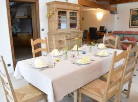 Stylish Holiday Home in Han sur Lesse with Terrace, hotel di Han-sur-Lesse