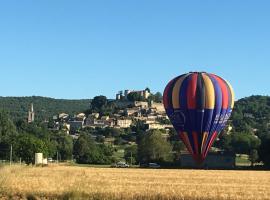 Chez Calou, hotel u gradu 'Mane'