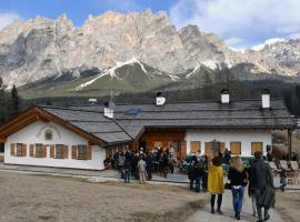 Jägerhaus Agriturismo, bændagisting í Cortina dʼAmpezzo