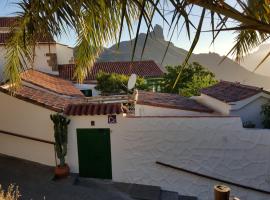 Casa Santana Segura, country house in Tejeda