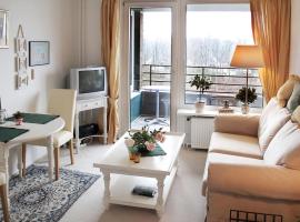 Flat in Gl cksburg with sea view: Ulstrupfeld şehrinde bir daire