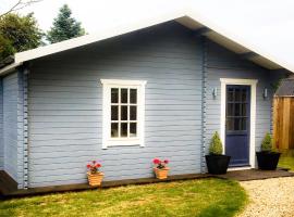 Walnut Tree Lodge, holiday home in Aylsham