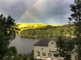 Hôtel du Lac, hotel con vasche idromassaggio a Treignac