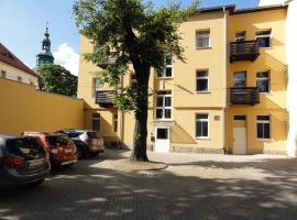 Apartamenty EDK, hotel cerca de Estación de tren de Jelenia Góra, Jelenia Góra