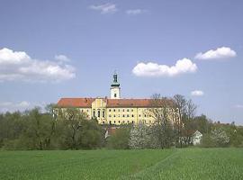 Gasthof Hotel Rückerl, hotel v destinaci Walderbach
