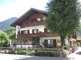 Gästehaus Pöppl, hotel v destinaci Unterwössen
