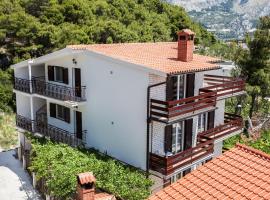 Apartments Mladen, Hotel in Duće