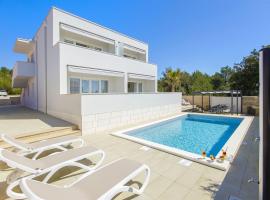 Apartments Villa V, hôtel à Vir