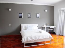 GRAYHAUS Guest House, hotel en Petaling Jaya