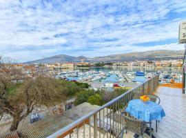 Apartments and Rooms Iva, hotel en Trogir