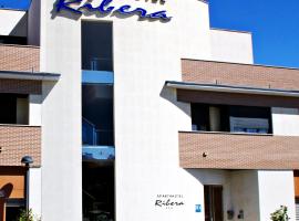 Apartahotel Ribera – hotel w mieście Arroyo de la Encomienda