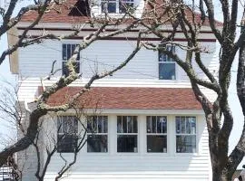 Breakwater Lodge