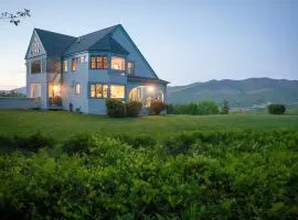 Private Family-Friendly Mountain Retreat, 30 Acres, Panoramic View, Fire Pit