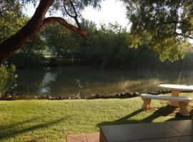 Ile du Lac Self Catering, hotel v destinaci Pelindaba