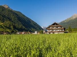 Hotel Bergjuwel, hotel v Neustift im Stubaital