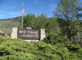 Rye Creek Lodge، فندق 4 نجوم في Darby