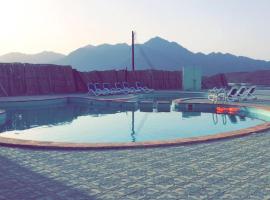 Shoumoukh Tourist Hotel, hotel v mestu Ţakham