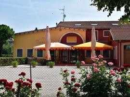 Agriturismo Paradiso: Sarego'da bir otoparklı otel