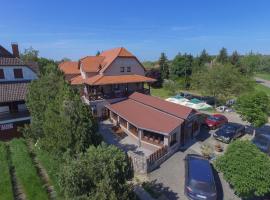 aQuarium Panzió, B&B in Abádszalók