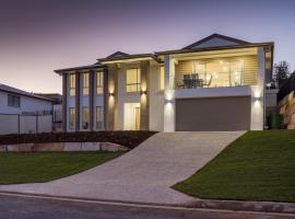 Brand New Executive Living 36, vacation home in Bundamba