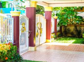 Entire House with 4 rooms near SM Molino and Vermosa Ayala, hytte i Imus
