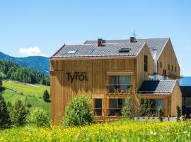 Hotel Tyrol, hotel en Funes