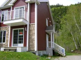 Entre roc et montagne, spa hotel in LʼAnse-Saint-Jean