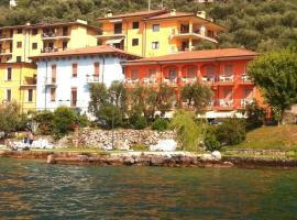 斯密拉爾多酒店，布倫佐內的飯店