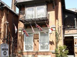 Victoria's Mansion Guest House, хотел в района на Център, Торонто