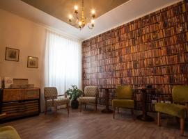 Dimora 16 Rooms & Garden, отель в Прато