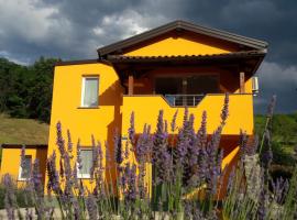 Počitniška Hiša, hotel en Dobravlje