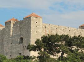 Guesthouse Donko 1 & 2, hotel em Senj