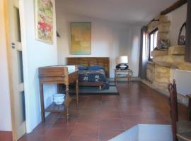 La Migrane, hotel u gradu Villevieille