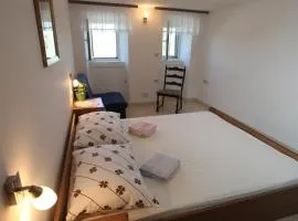 Accommodation Lily