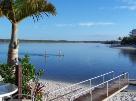 Skippers Cove Waterfront Resort, hôtel à Noosaville