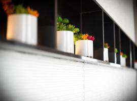 Home Inn Selected Nanjing Xuanwu Lake New Model Road Subway Station, hotel in Nanjing