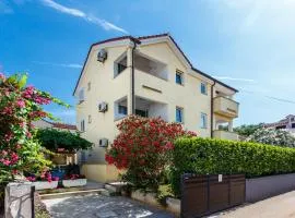 Villa Luka 5 min walk to the beach, 5 min to the village