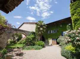 Le Clos Du Perret, Bed & Breakfast in Chaussan