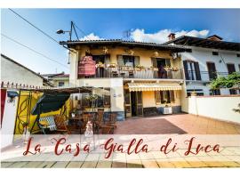 B&B La Casa Gialla Di Luca, готель з парковкою у місті Mazzè