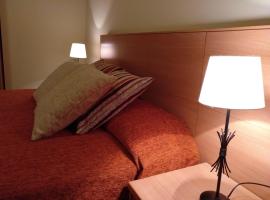 Hostal Sant Roc, hotel em Botarell