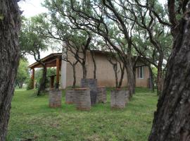 Cabaña Los Piquillines, hotell med parkeringsplass i Cortaderas