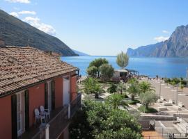 Casa Sandra Bertolini, guest house in Nago-Torbole