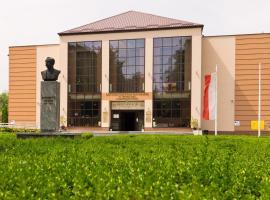 Pokoje Gościnne w Centrum Kultury Wsi Polskiej, hôtel pour les familles à Wierzchoslawice