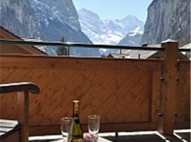 Charming Penthouse, hotell sihtkohas Lauterbrunnen