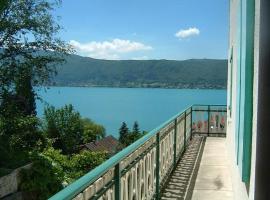 Les Terrasses du Lac- Villa Le LAC Cottage au Bord du Lac d'Annecy -、ヴェリエ・デュ・ラックのホテル