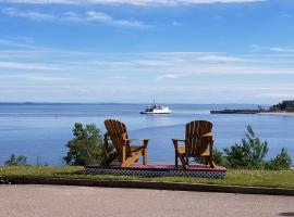 Motel et Chalets Bo-Fleuve Evangeline, motelli kohteessa Saint-Siméon