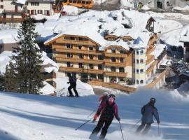 Boutique Hotel Diana, hotel em Madonna di Campiglio